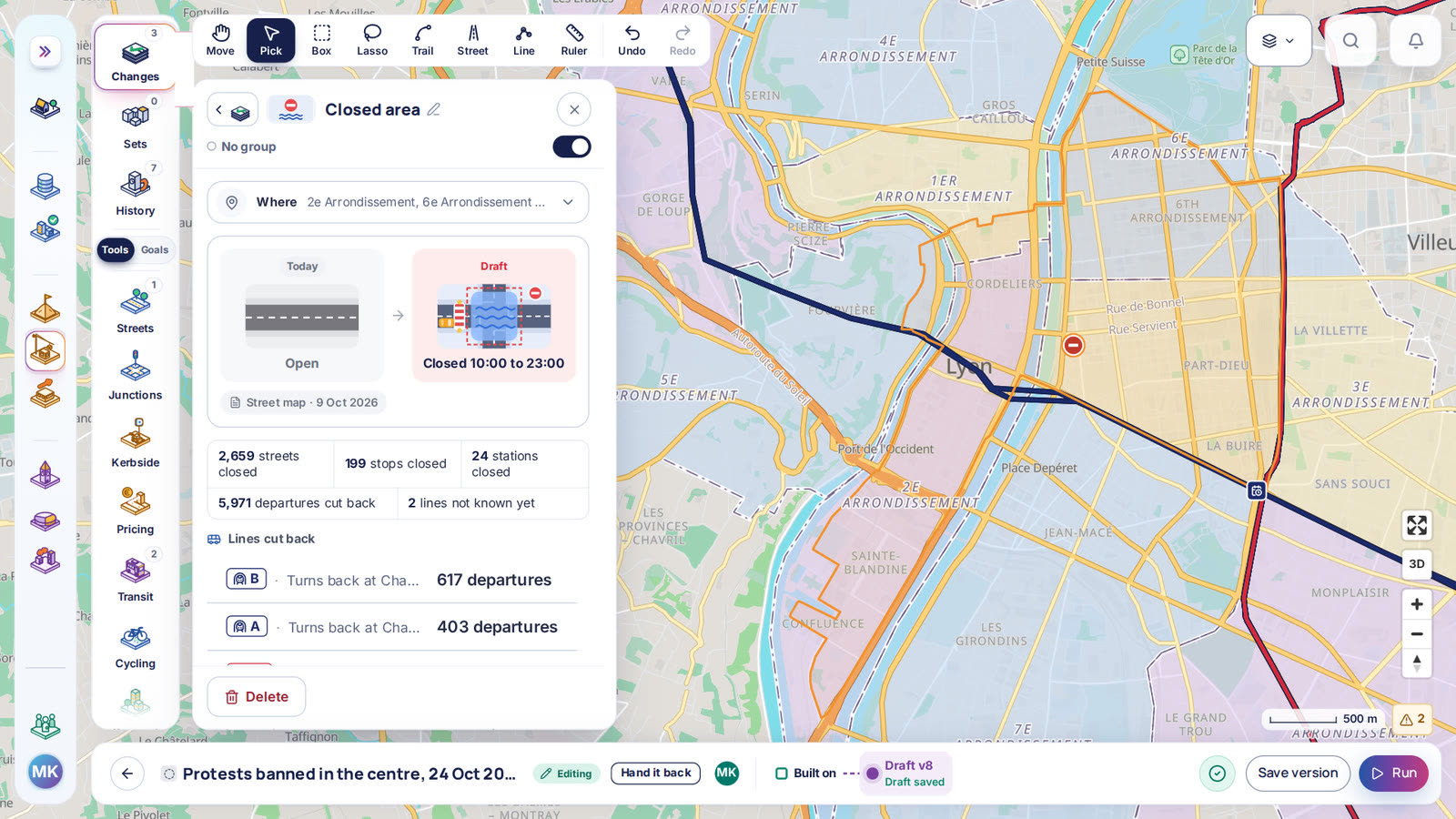 A Closed area drawn over the ban's whole area, from the Vieux Lyon and the Presqu'île to Part-Dieu and cours Vitton, in the scenario editor, with the streets, stops and stations it shuts