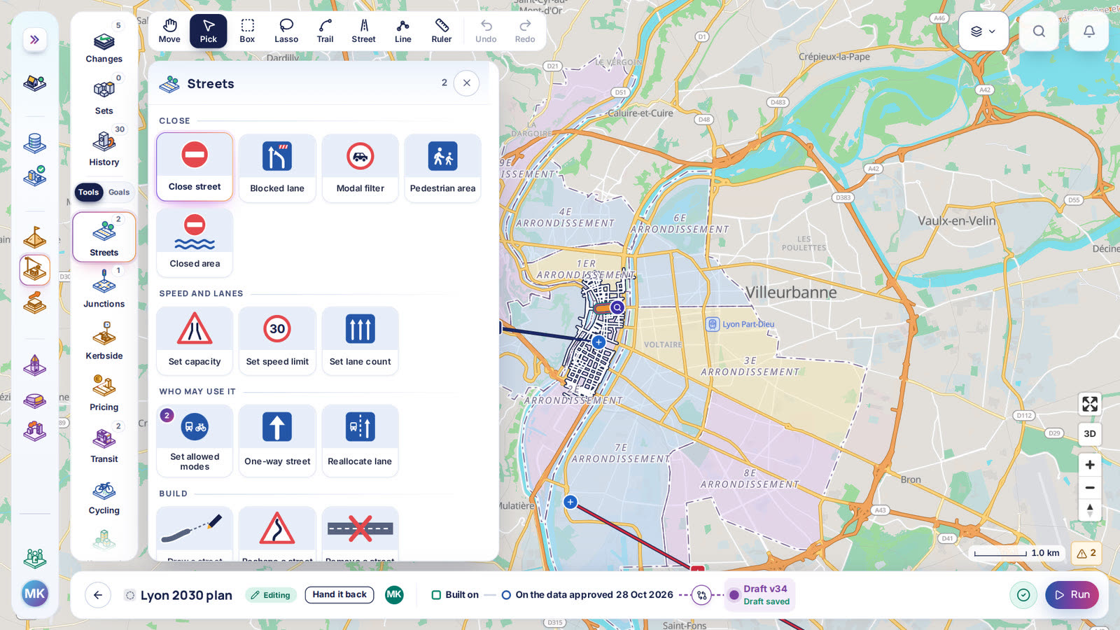 The Streets tools open over Lyon in the scenario editor
